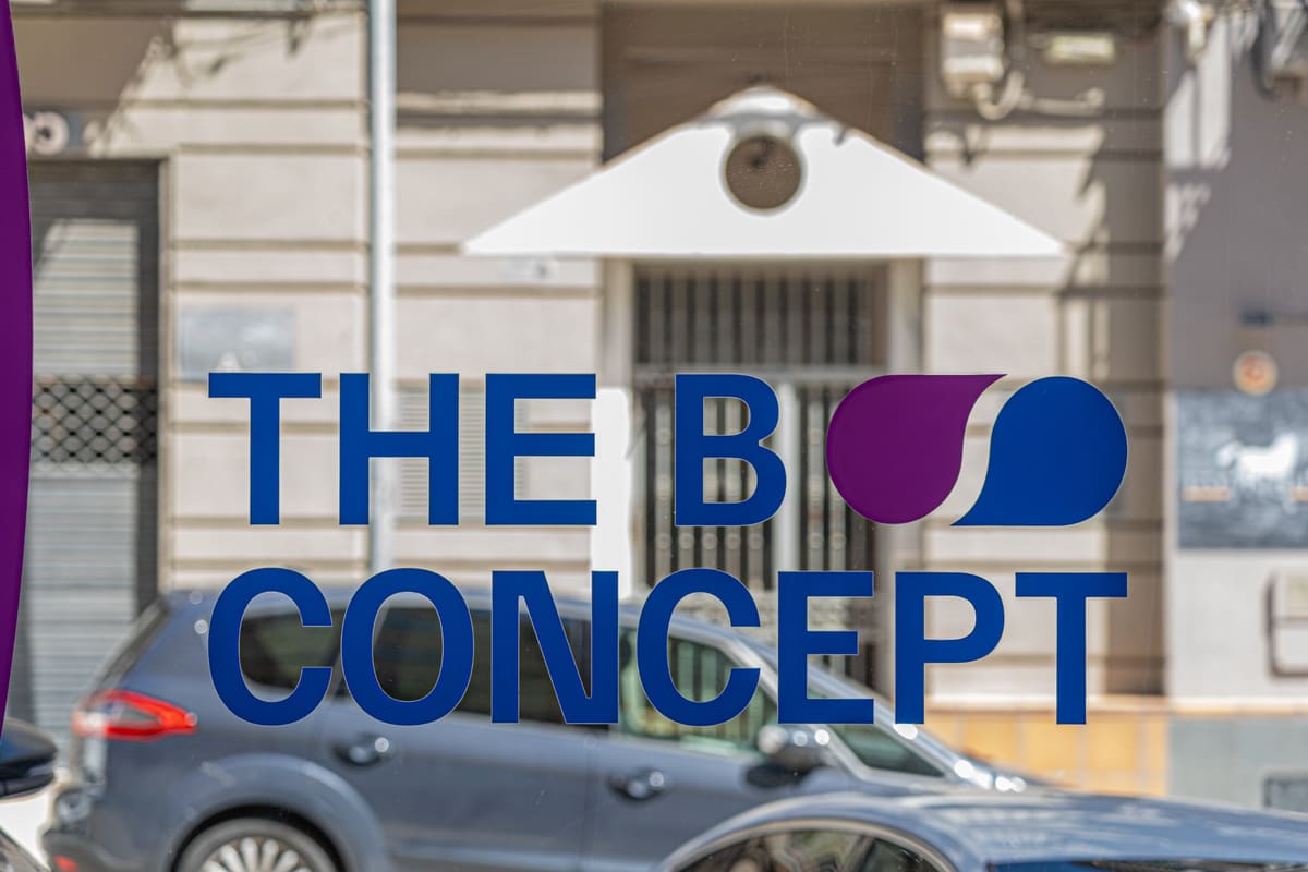 Fachada de The B Concept en la calle Picasso, Úbeda